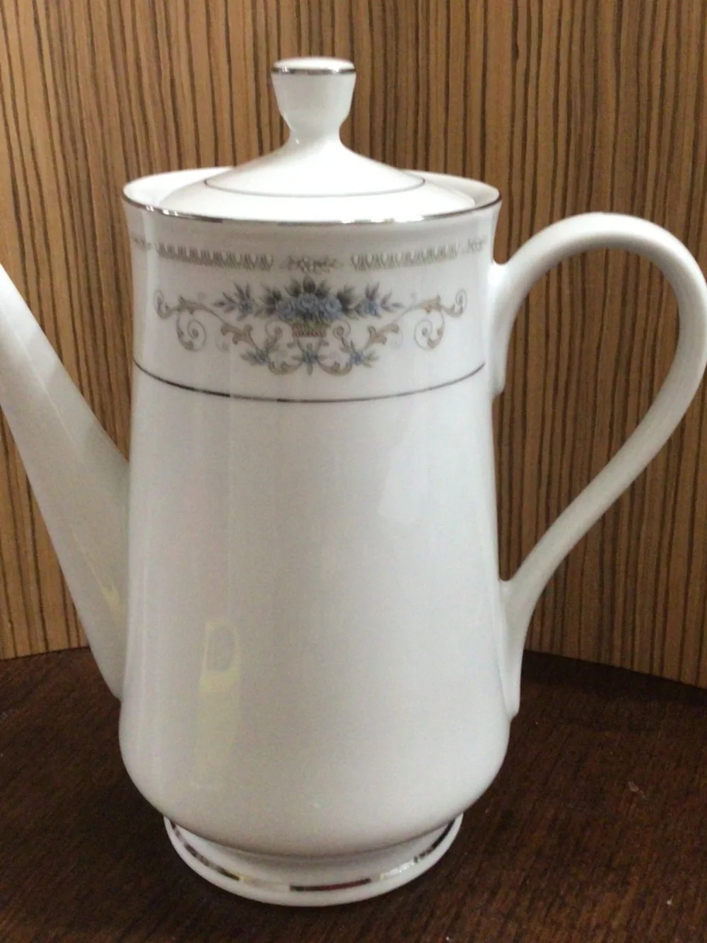 Diane pattern by Wade coffee/tea pot. Excellent shape.from 1960